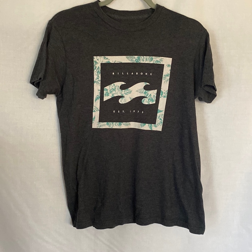 Gray Billabong t-shirt